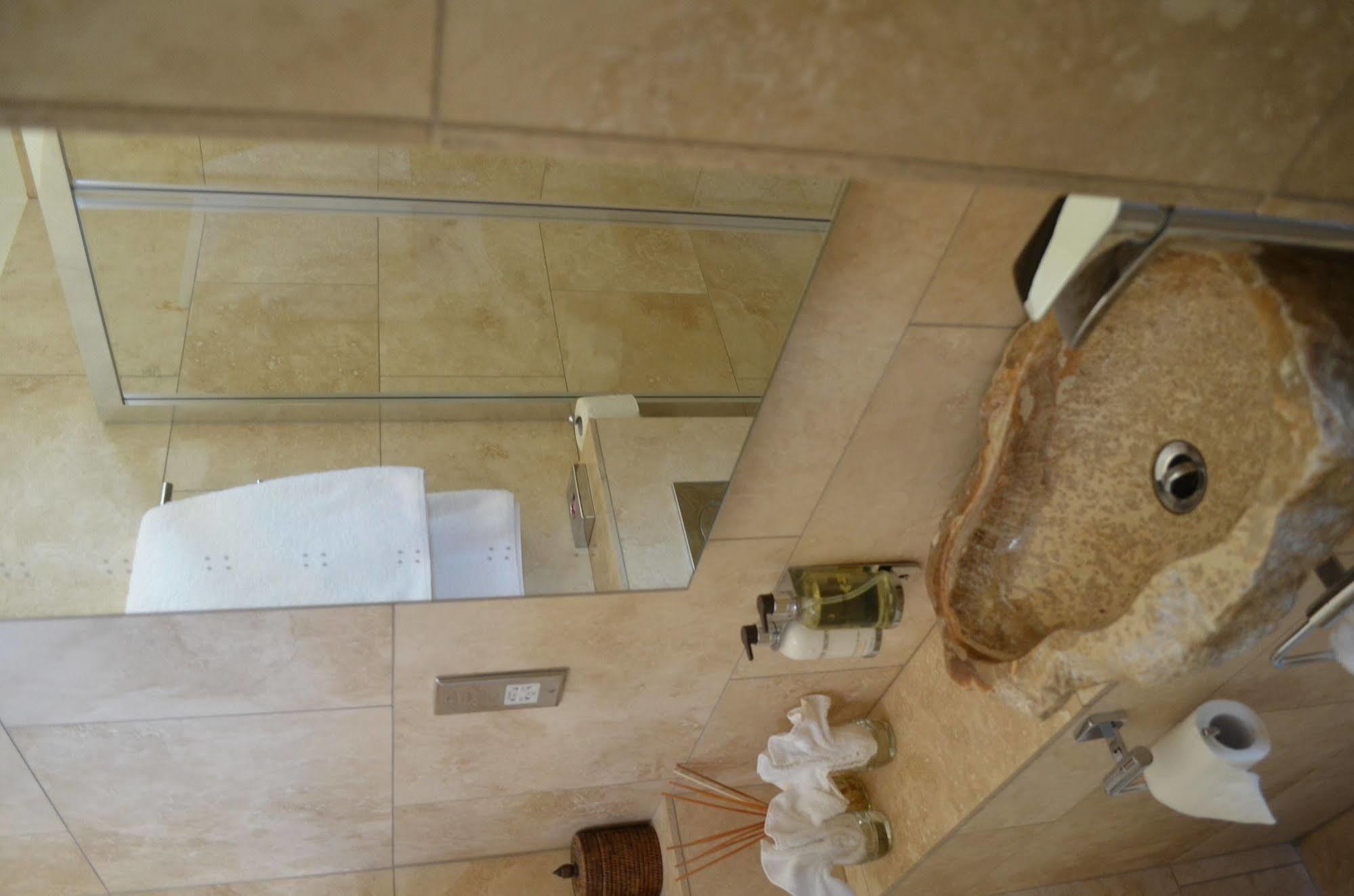 Apsley House Bed & Breakfast Bath