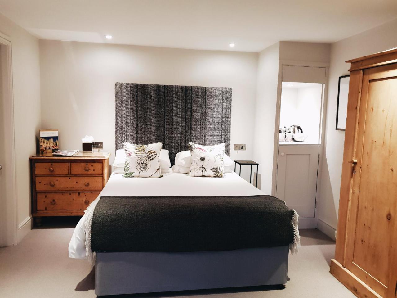 Bed & Breakfast Paradise House