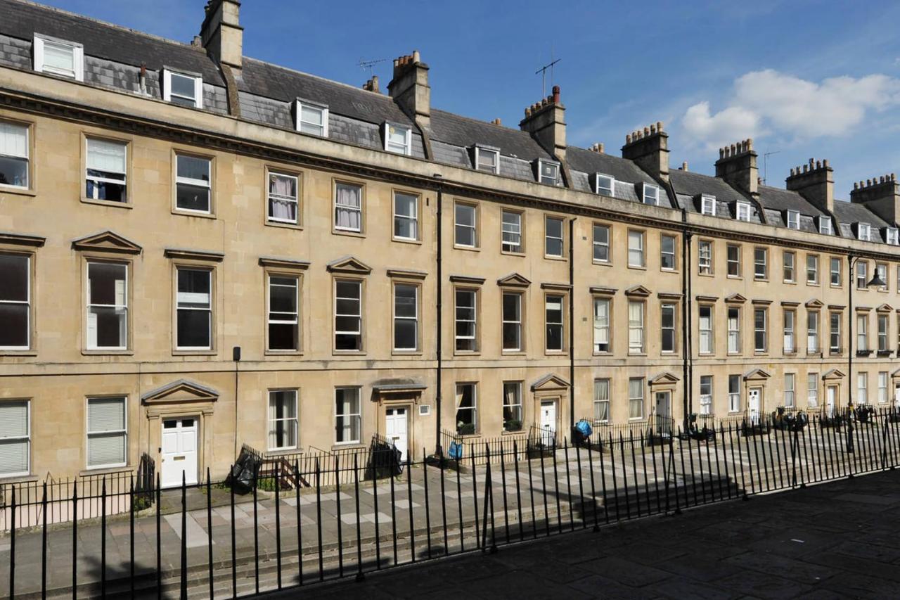 Central Luxury Garden Free Parking Apartment