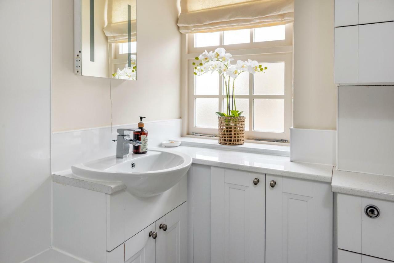 The Old Smithy Loft Bath