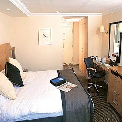 Travelodge Waterside Hotel 2*