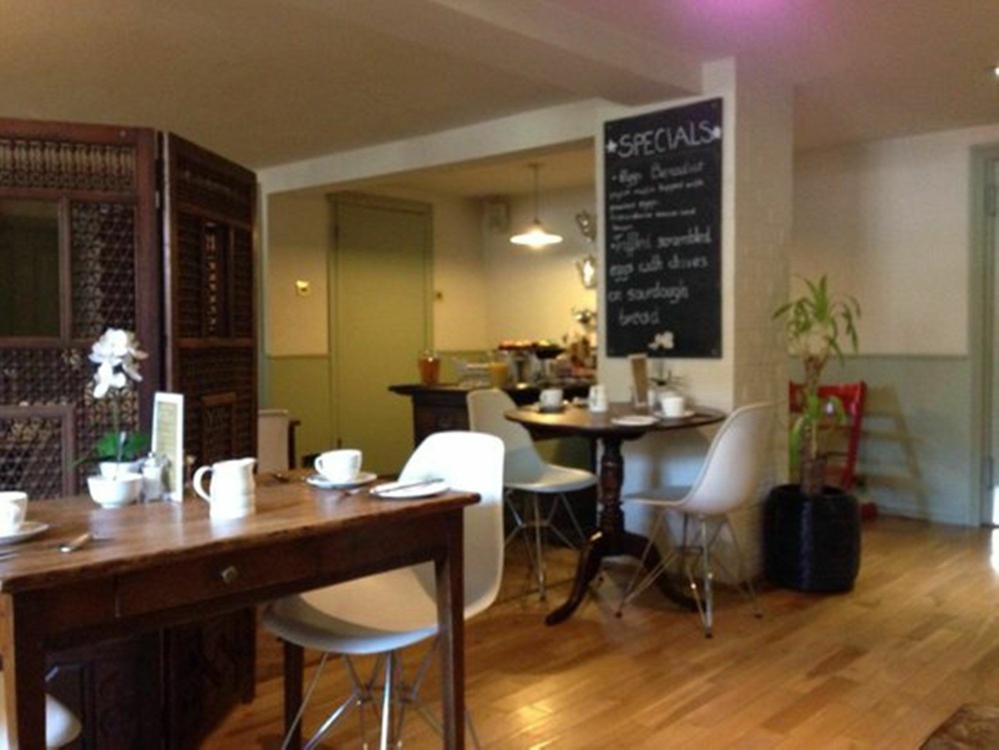 Brooks Guest house 4*