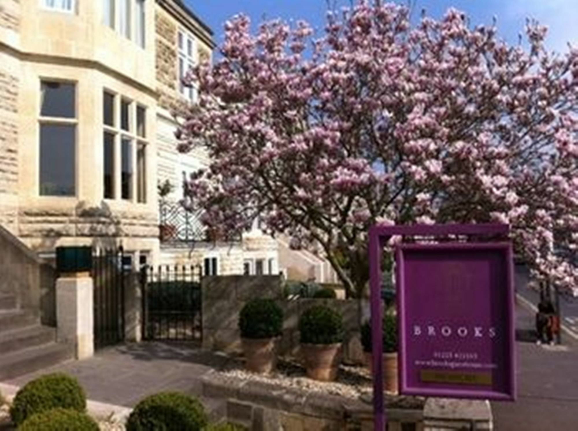 Brooks Guest house 4*