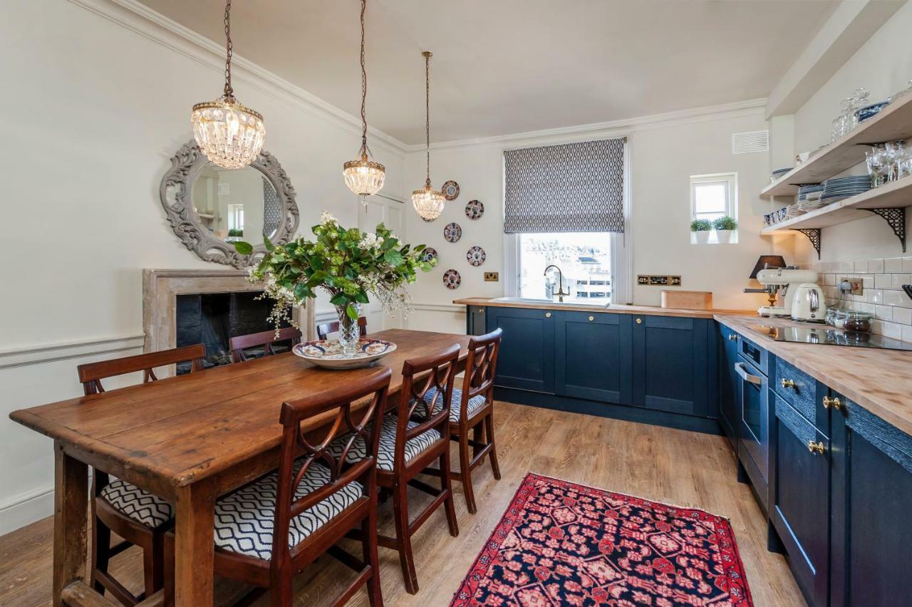 Luxury Regency In Centre Apartment