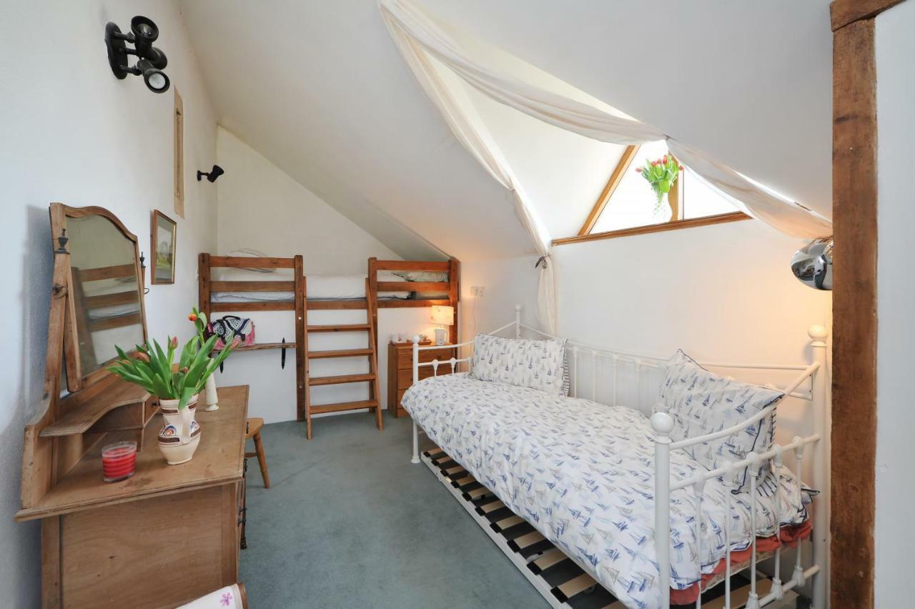 Thistle Barn Homestay *