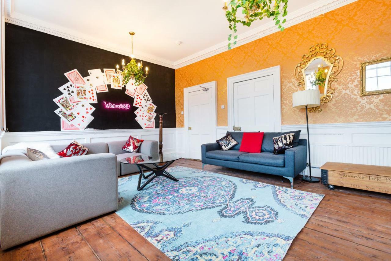 The Wonderland Townhouse - Alice In Wonderland 7bdr