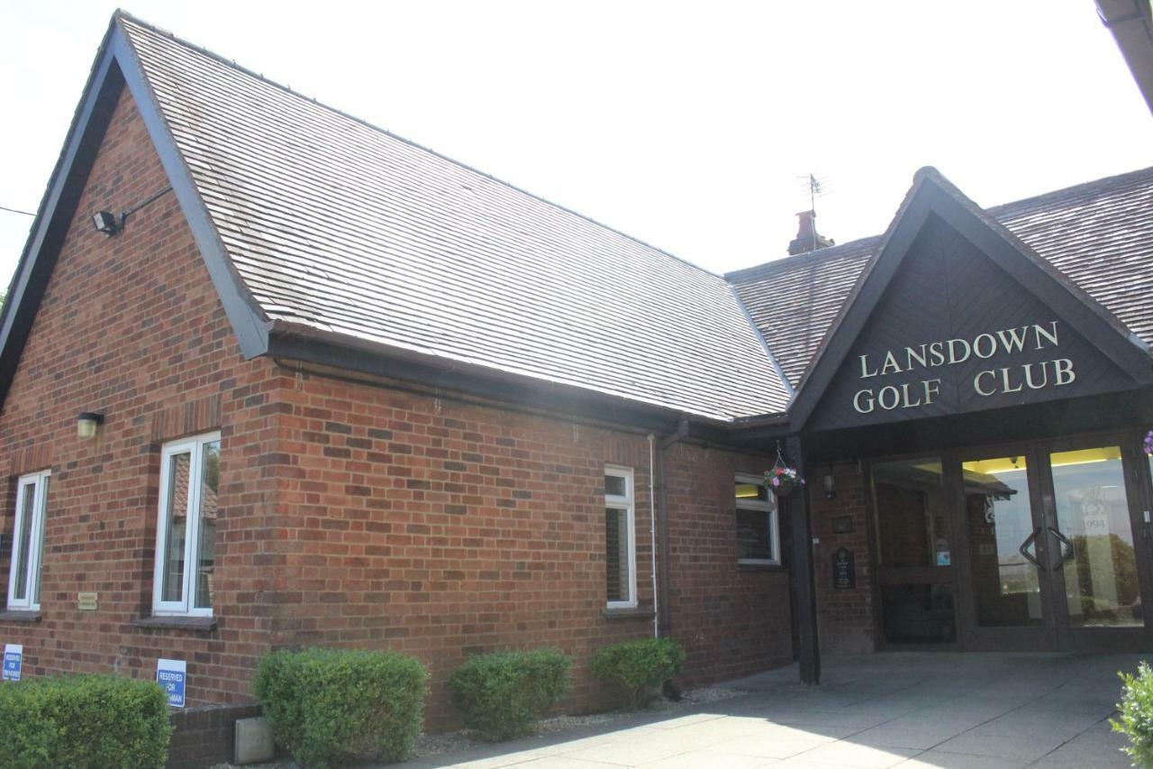 Golf Club House Free Multi Space Parking Apartment