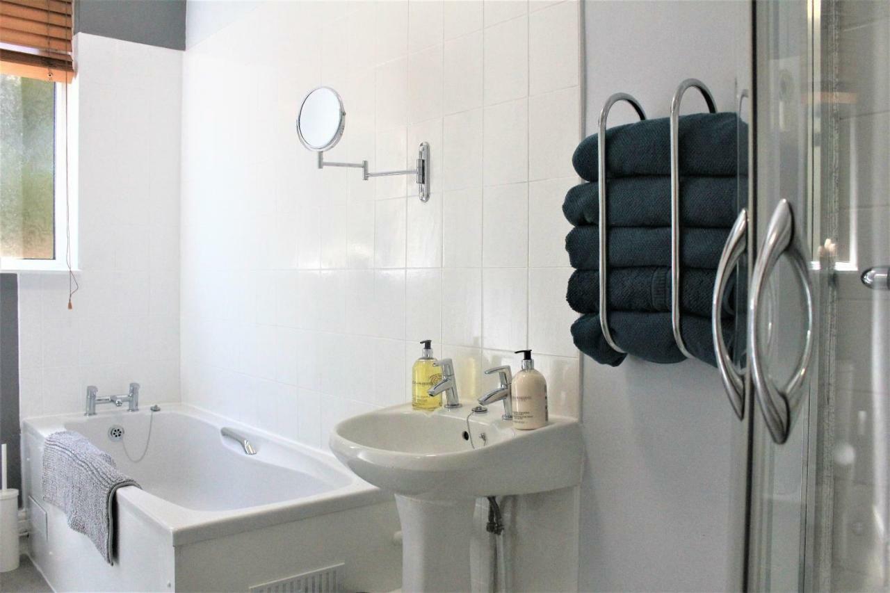 Golf Club House Free Multi Space Parking * Bath