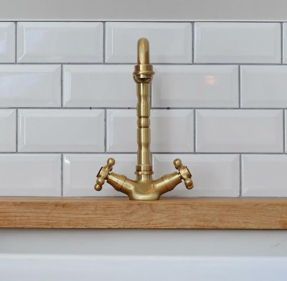 Apartment Central Luxury Garden Free Parking Bath