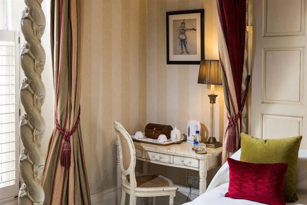 Apsley House Bed & Breakfast Bath