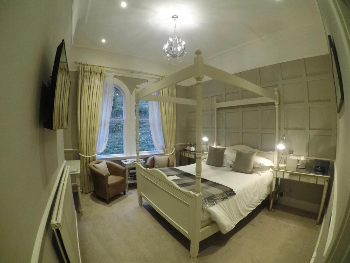 Paradise House Bath